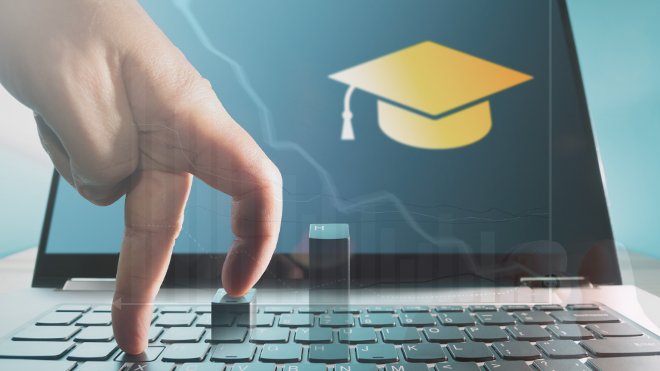 Relatório TIC Domicílios 2025 mostra avanço da Inteligência Artificial, apostas online e conectividade no Brasil, mas revela desigualdades profundas no acesso e uso da tecnologia.
